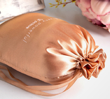 Подгонянный подарок Drawstring ткани кладет сумку в мешки подарка сатинировки Glosssy шелка упаковывая для нижнего белья серьги украшений одежд